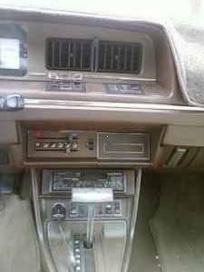 1982 Peugeot 604 TD center console