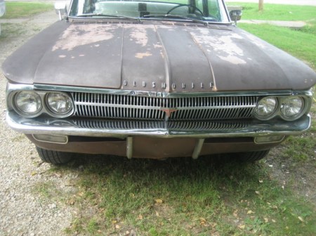 1962 Oldsmobile F-85 front