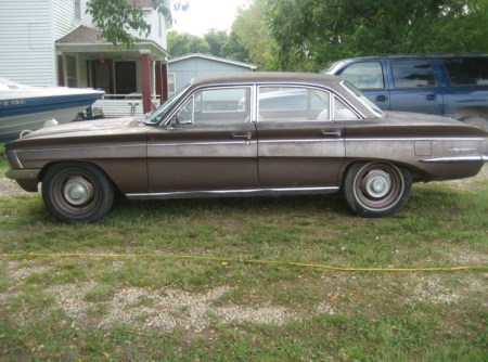 1962 Oldsmobile F-85 left side