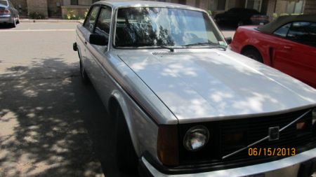 1980 Volvo 242GT right front