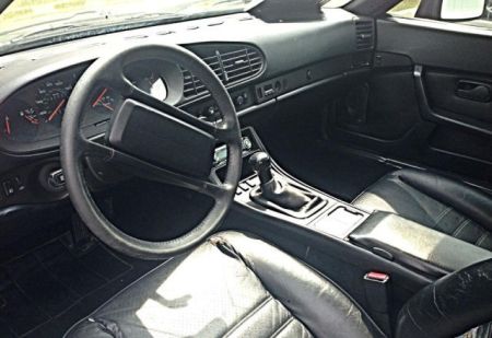 1986 Porsche 944 interior