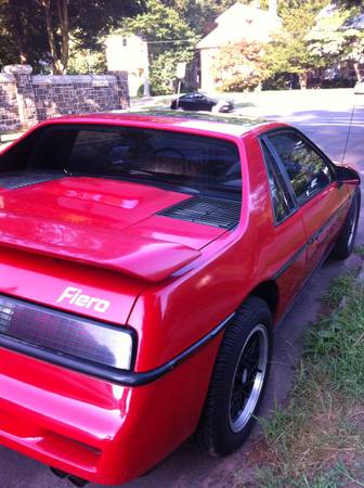 1988 Pontiac Fiero right rear