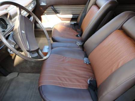 1970 Peugeot 504 interior front