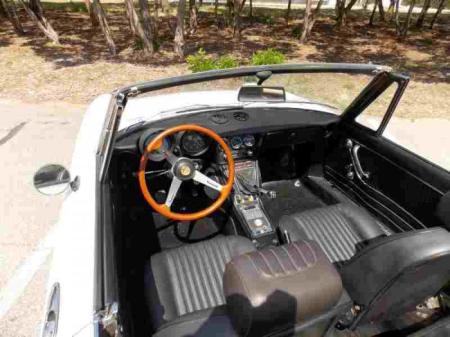1974 Alfa Romeo Spider Veloce interior
