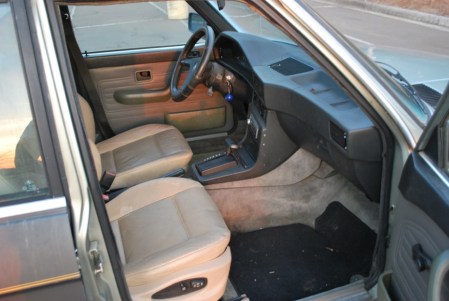 1983 BMW 525e interior