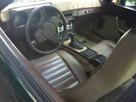 1985 Porsche 944 interior