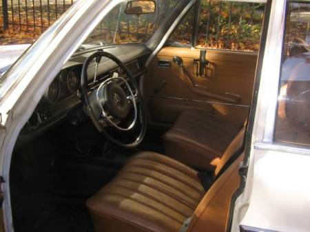 1969 Mercedes 250 interior