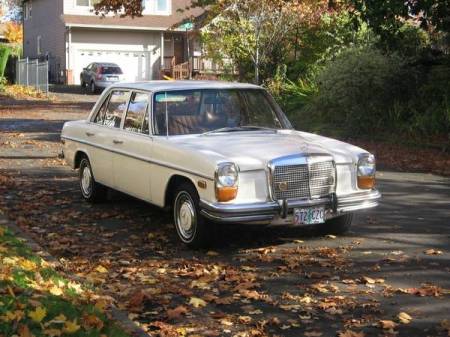 1969 Mercedes 250 right front