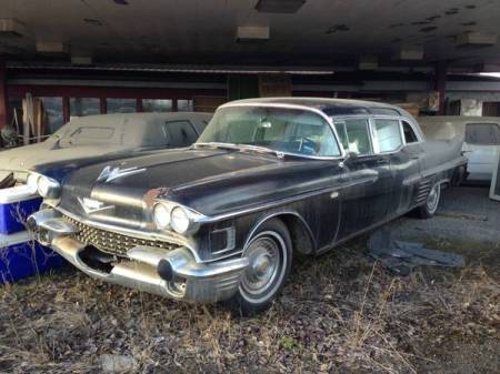 1958 Cadillac Fleetwood 75 left front