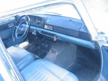 1969 Peugeot 404 interior