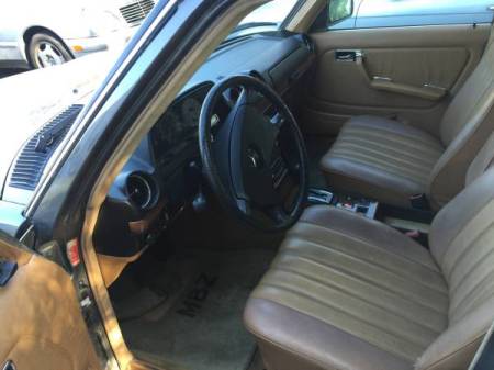 1983 Mercedes 300D Turbodiesel interior