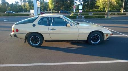 1979 Porsche 924 right side