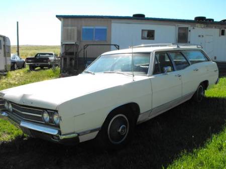 1969 Ford Galaxie 500 Country Sedan left front