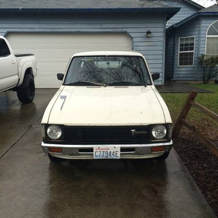 1981 Toyota Pickup front