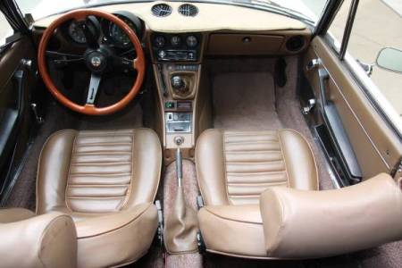 1982 Alfa Romeo Spider Veloce interior