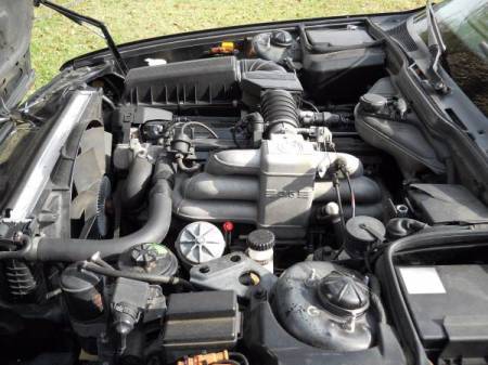 1990 BMW 735iL engine
