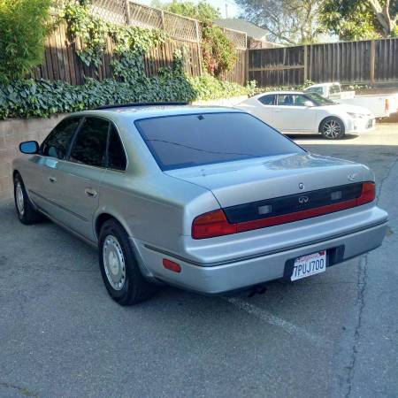 1990 Infiniti Q45 left rear