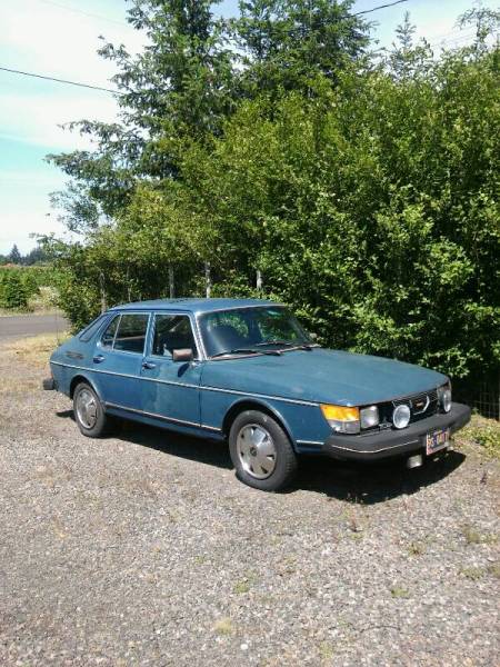 1979 Saab 900 GLE right front