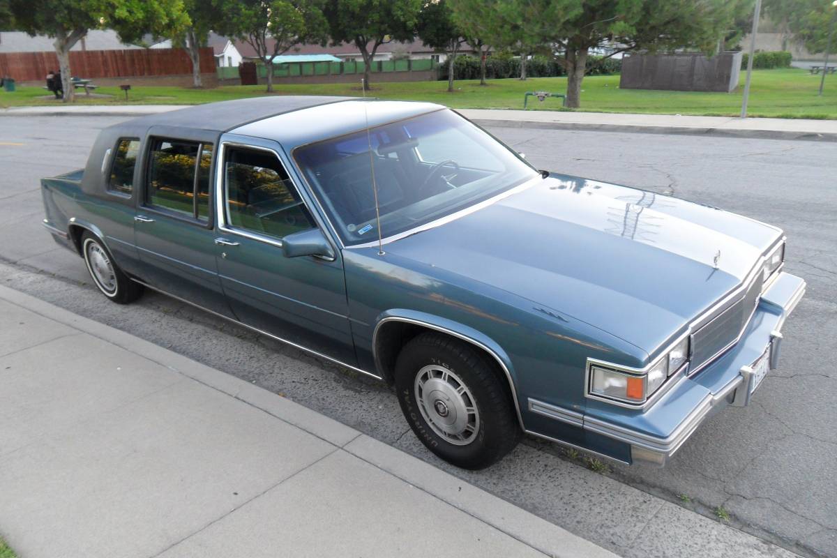 y*︎様 ロングロウ&ブルックラディ Never This Nice – 1986 Cadillac Fleetwood 75 Limousine | Rusty But