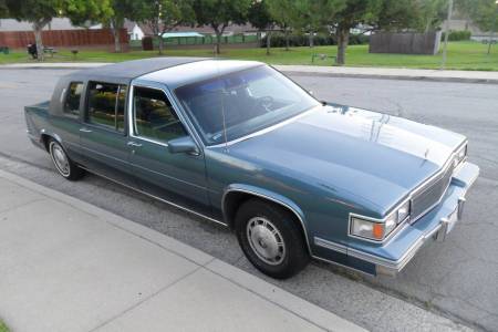 1986 Cadillac Fleetwood 75 right front